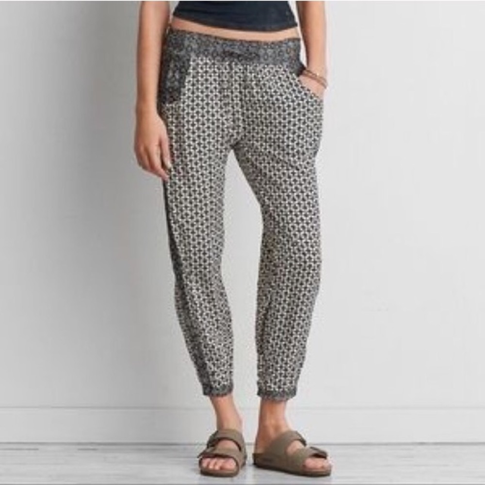 AE Patterned Joggers